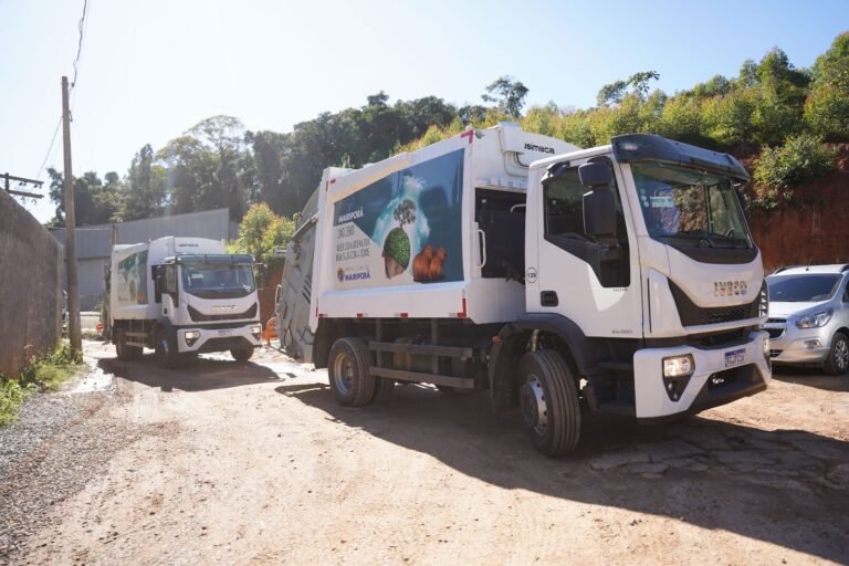 Novos caminhões com tecnologia de monitoramento começam a operar na coleta de lixo