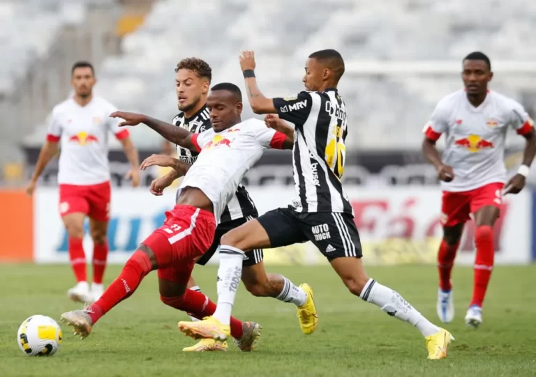 Bragantino enfrenta o Galo hoje, no Mineirão, para colar no G6 do Brasileirão