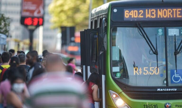 INSS estuda aceitar uso de transporte público como prova de vida