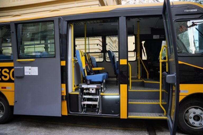 Mairiporã recebe mais dois ônibus para a frota escolar