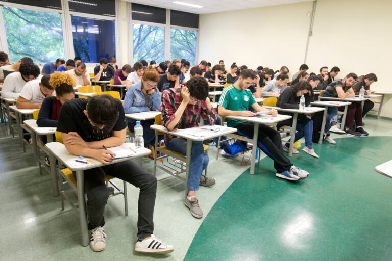 Fuvest divulga relação de candidatos por vaga e inscritos no vestibular 2024