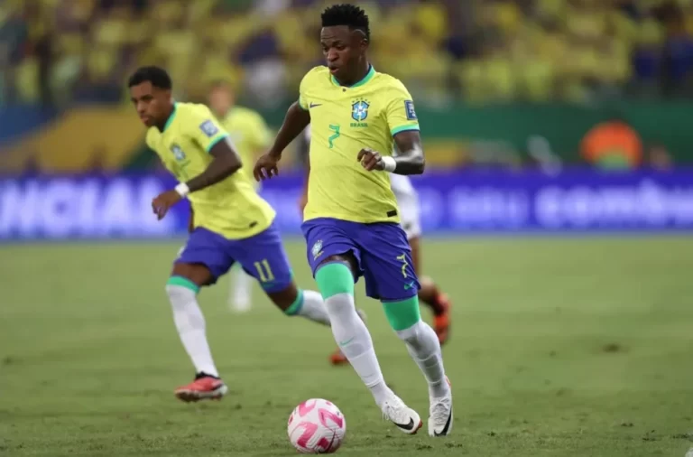 Argentina lidera as Eliminatórias Sul-Americanas, após tropeço do Brasil