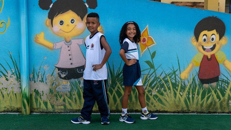 Prefeitura entrega 7 mil pares de tênis aos alunos da rede municipal