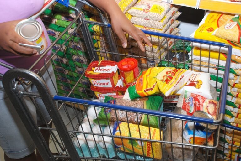 Cashback pode elevar preços da cesta na reforma tributária, diz Abras