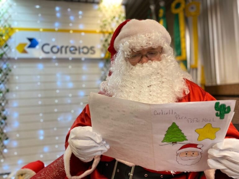 Agência de Mairiporã participa da campanha Papai Noel dos Correios