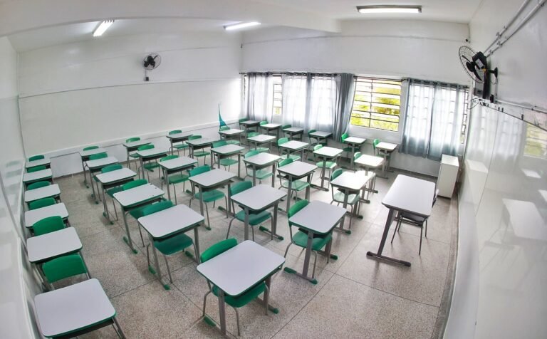 Estado anuncia contratação de psicólogos e agentes de segurança para atuar nas escolas