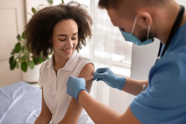 Vacinação contra dengue vai priorizar faixa etária de 6 a 16 anos