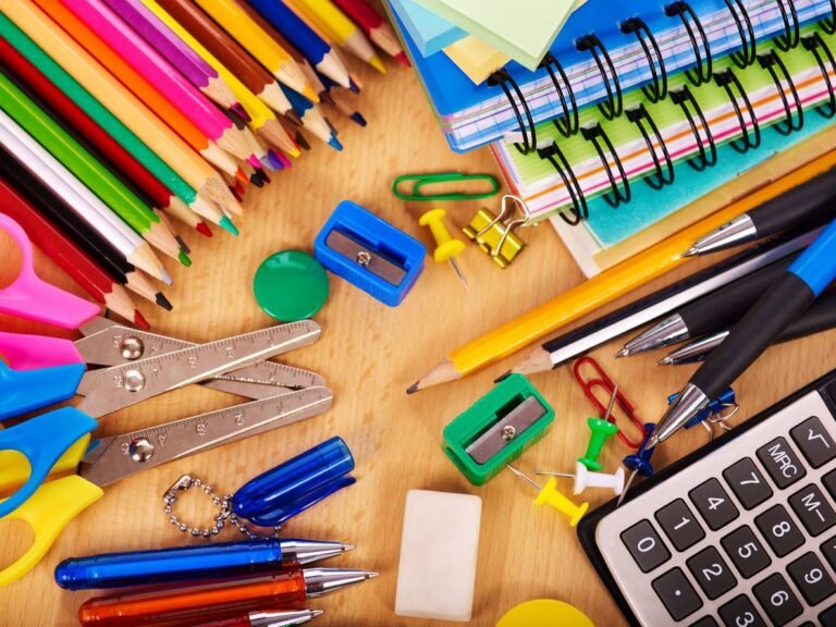 Materiais escolares com maior incidência de tributos em 2024
