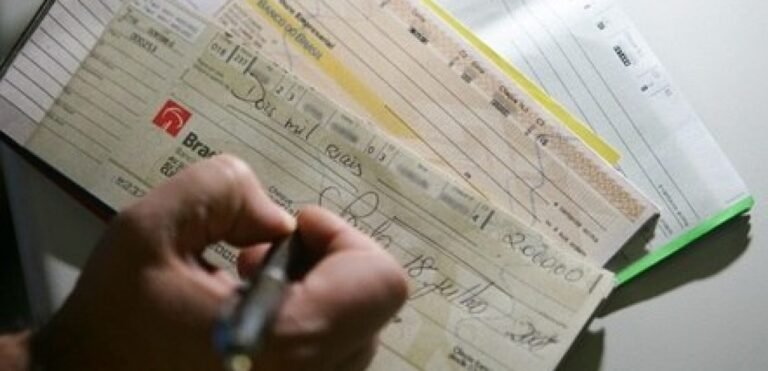 Uso de cheques no Brasil cai 95% desde 1995