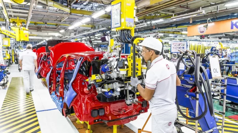 Venda de veículos cresce 12% em 2023, diz balanço da Fenabrave