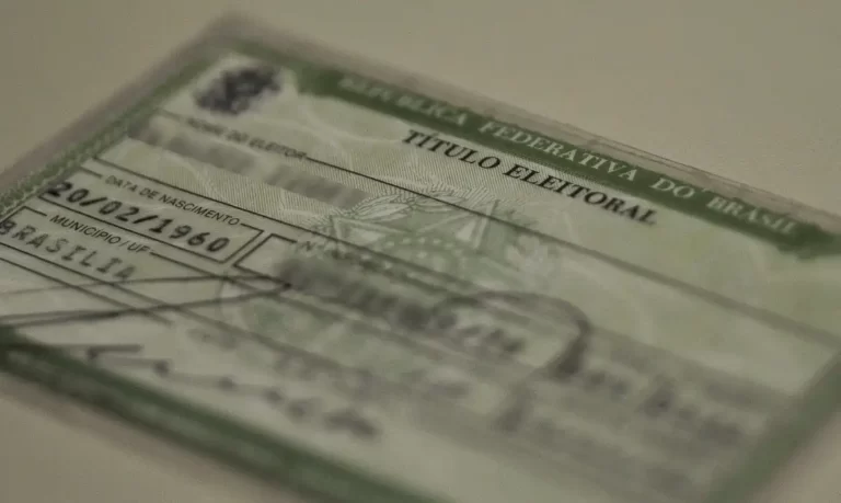 Tirar ou transferir título de eleitor só até 8 de maio