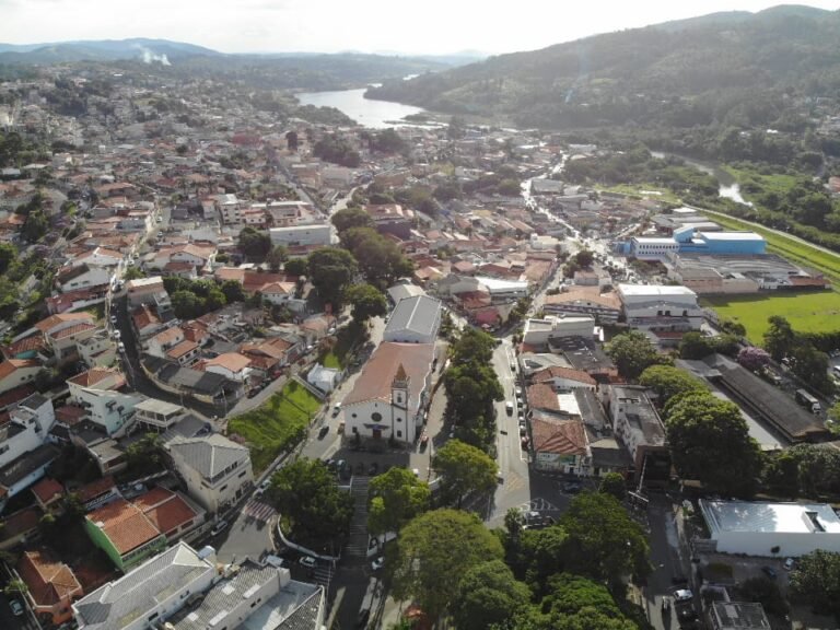 A exemplo do País, Mairiporã também tem mais templos religiosos que escolas e hospitais