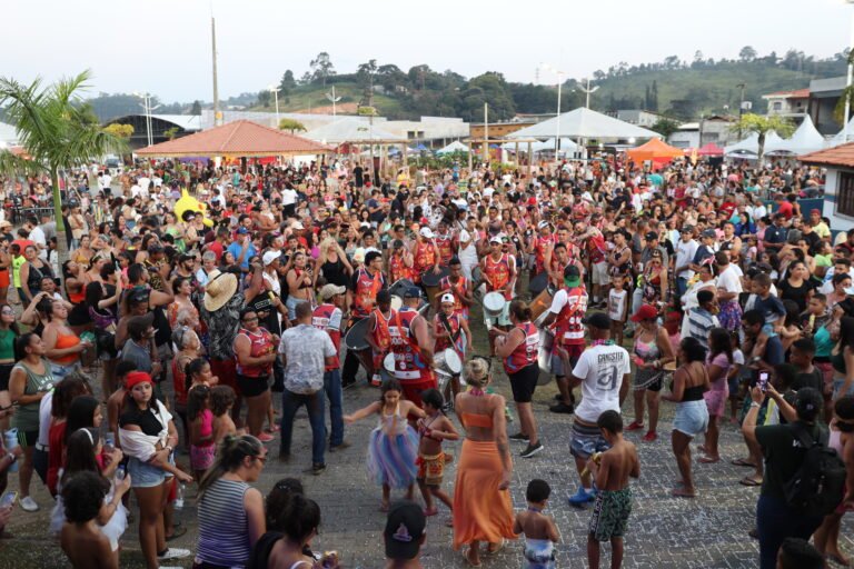 20 mil foliões celebraram a segunda edição do CarnaVila