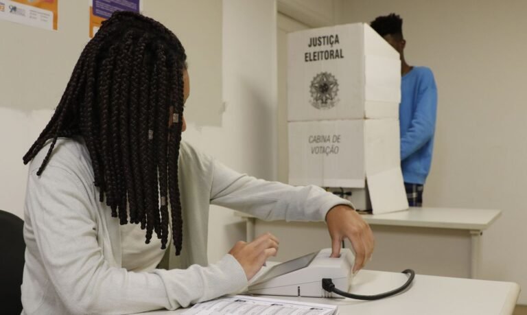 Mulheres são maioria no colégio eleitoral de Mairiporã