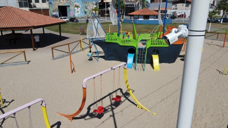 Parque Linear ganha novos brinquedos e câmeras de monitoramento