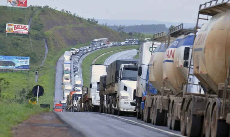 Rodovias federais terão pontos de descanso obrigatórios para motoristas