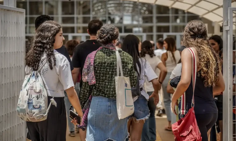 Enem: prazo para solicitar isenção da taxa de inscrição vai até dia 26