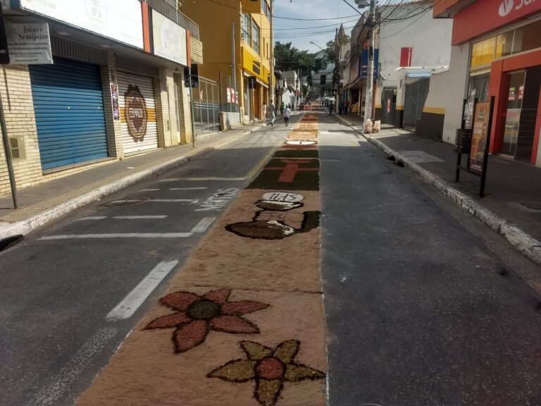 Missas e procissão celebraram Corpus Christi em Mairiporã