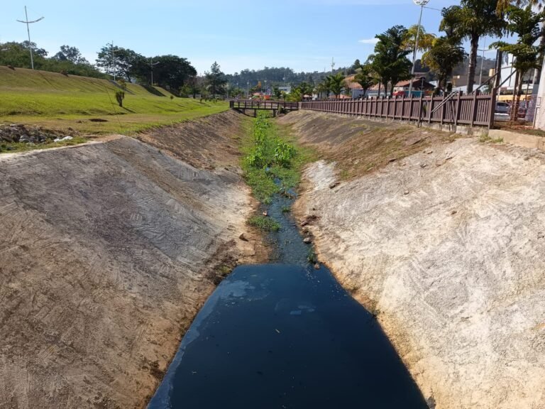 5 empresas disputam licitação para obras de canalização do córrego da Rua da Feira