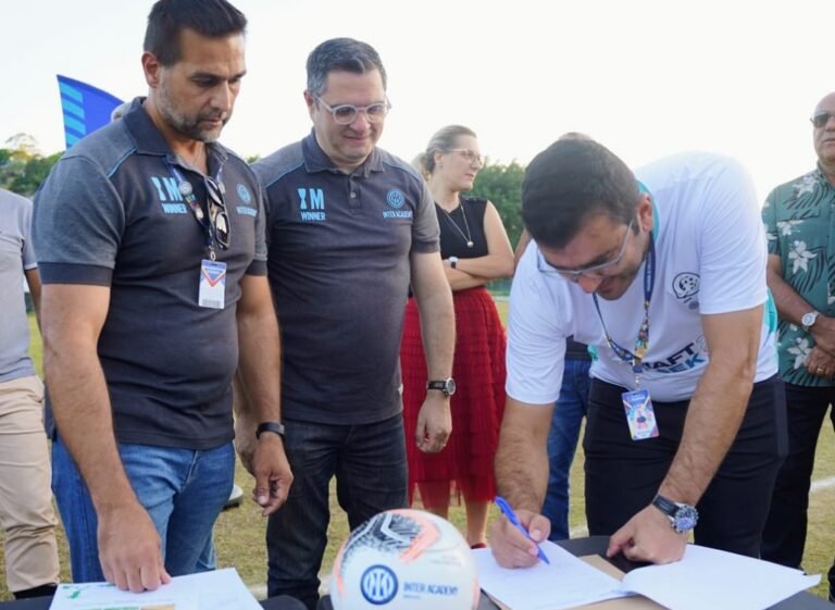 Assinada Ordem de Serviço para obras no estádio municipal