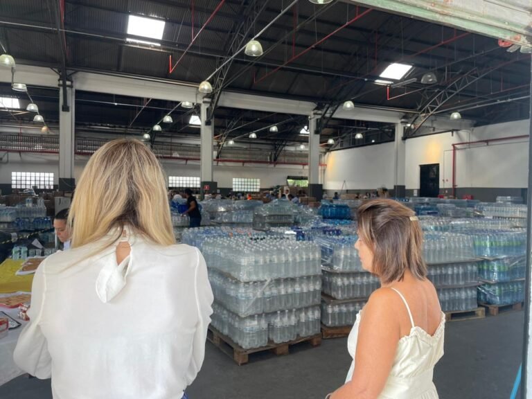 Fundo social envia água e cobertores para o Rio Grande do Sul