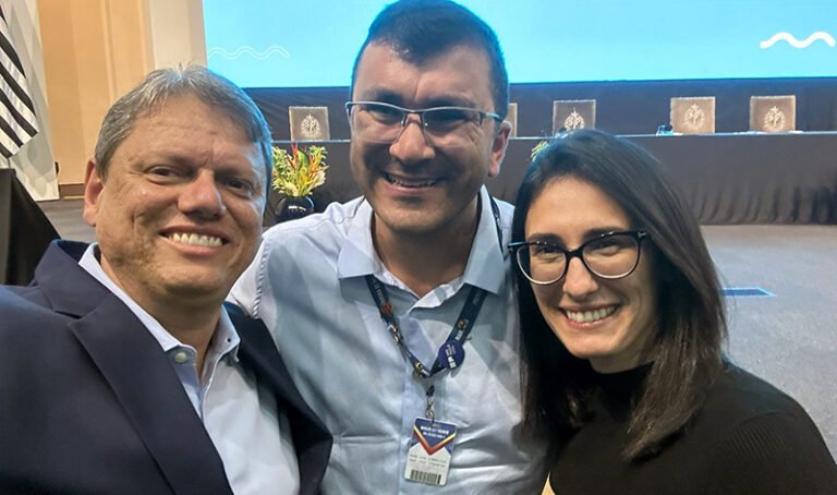 Prefeitos de 305 cidades aprovam novo contrato com Sabesp privatizada