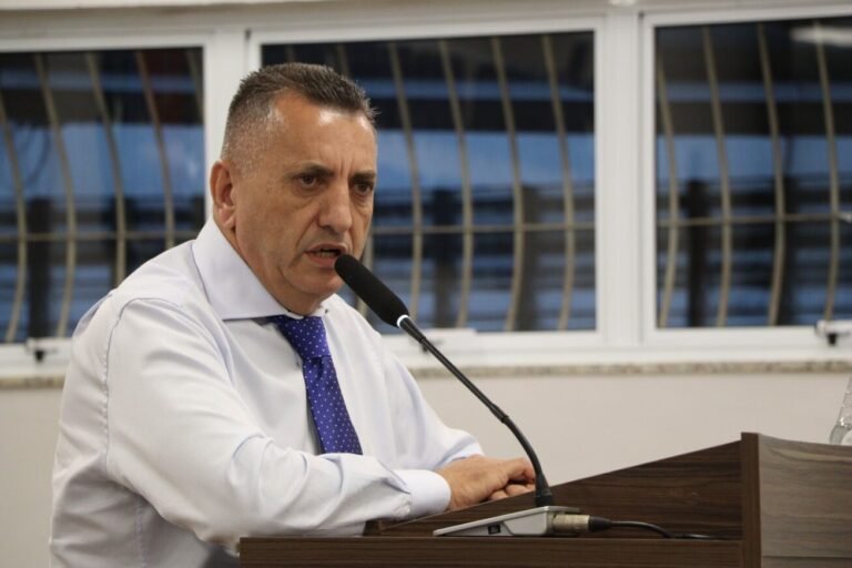 Valdeci pede a volta da Feira Noturna no Espaço de Eventos