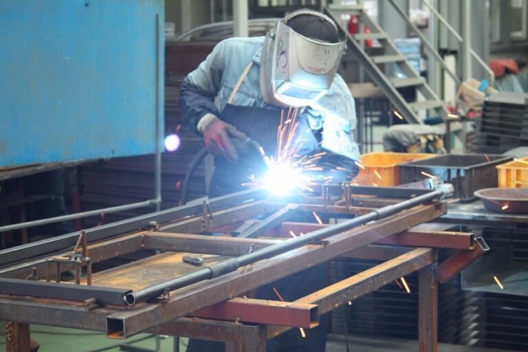 Indústria é destaque na geração de emprego em junho no município