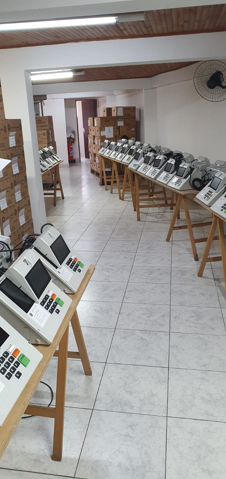 Urnas receberam dados de candidatos e eleitores e foram lacradas