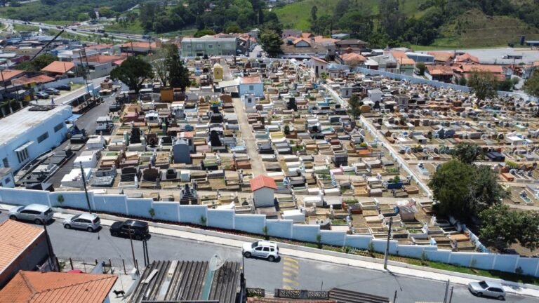 Cemitérios municipais passam por manutenção para o Dia de Finados