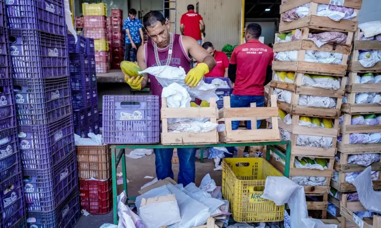 Comissão do Senado aprova redução de imposto para mercados doarem alimentos