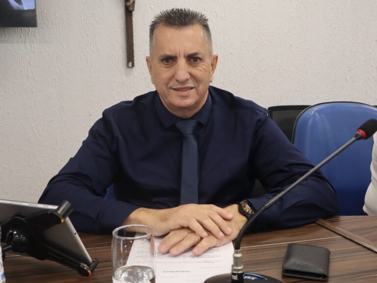 Valdeci pede a transferência de alunos da Vila Arnoni para a escola Pedro Galrão
