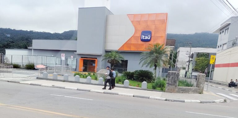 Agências bancárias fecham no Dia do Trabalho; mas abrem na sexta
