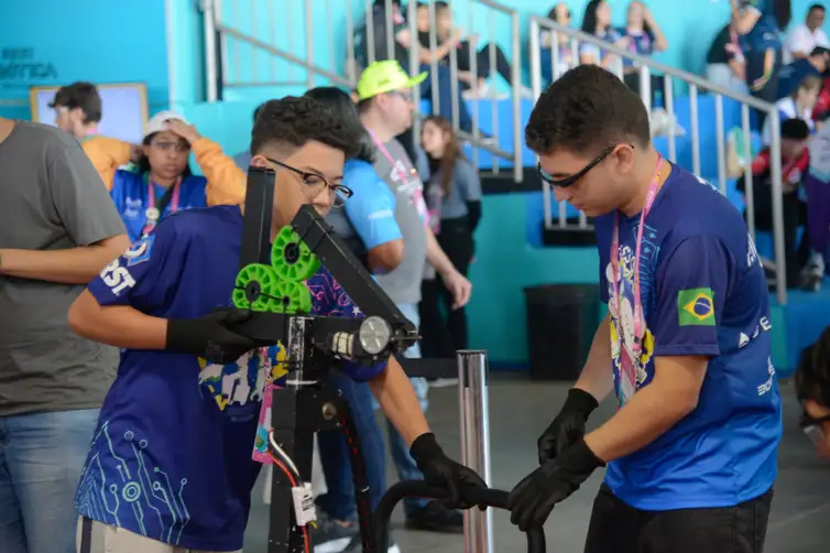 Parceria Prefeitura e Sesi levará ensino de robótica às escolas municipais