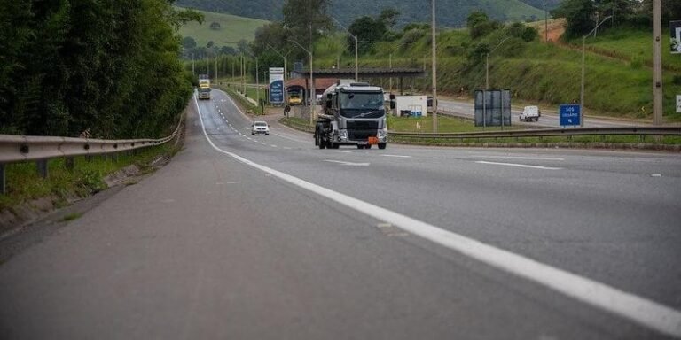 Mais de 1 milhão de veículos devem passar pela Fernão Dias no feriado prolongado
