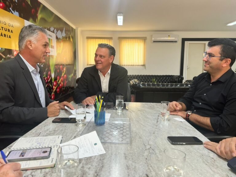 Aladim se reúne com ministro da Agricultura e garante equipamentos