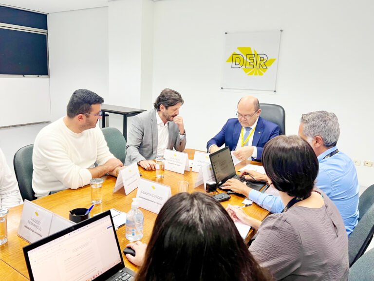 Reunião no DER discutiu alternativas para acesso a condomínios na SP-23