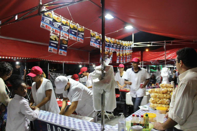Feira Noturna retorna ao Espaço de Eventos em Mairiporã