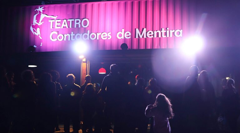 Grupo Contadores de Mentira apresenta o espetáculo ‘Estado de Revolta’