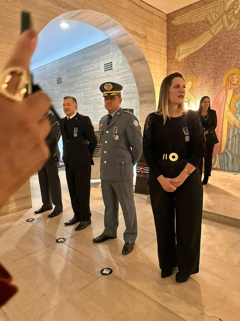 Primeira dama homenageada com a Medalha Pela Lei