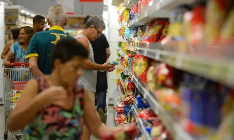 Comércio responde pelo saldo positivo de empregos formais em maio no município