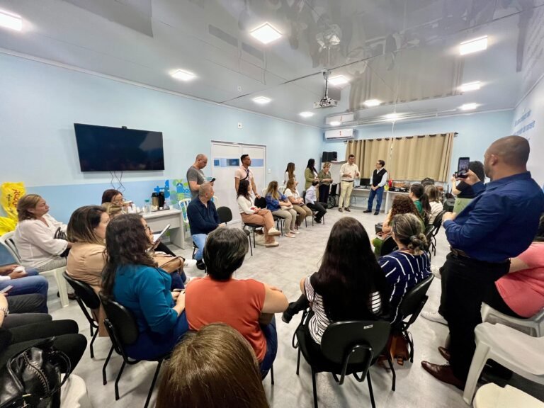 Prefeito Aladim, visita Clínica Escola do Autista em Santos