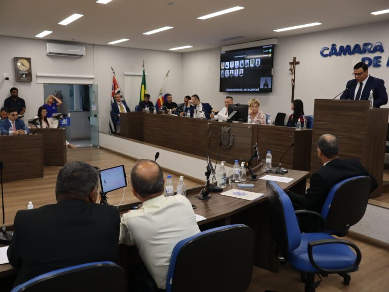 Vereadores voltam do recesso na terça e Câmara pode ter mudança na composição