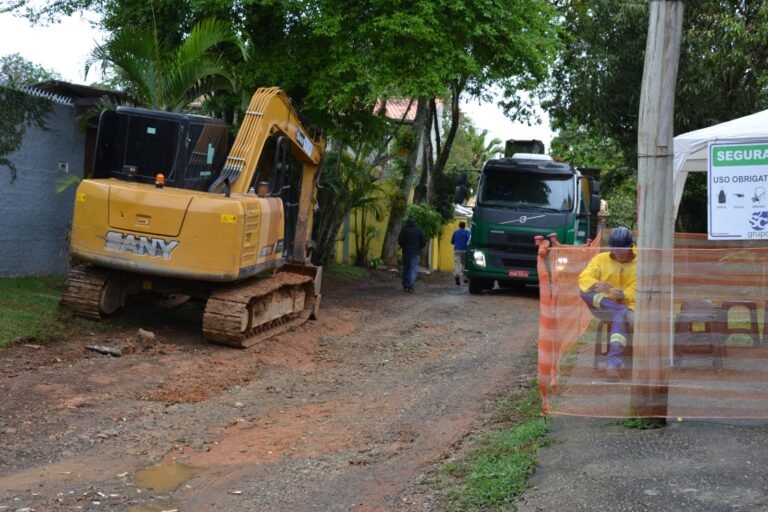 Implantação de rede de esgoto avança em bairros da periferia
