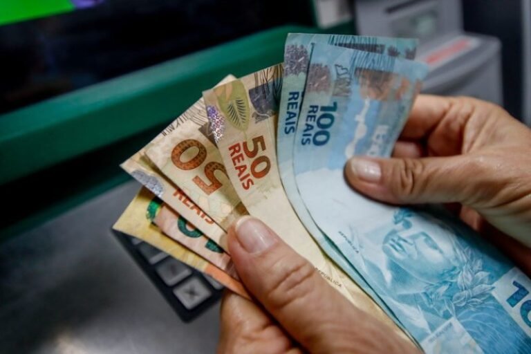 Décimo terceiro deve injetar R$ 60 milhões na economia da cidade