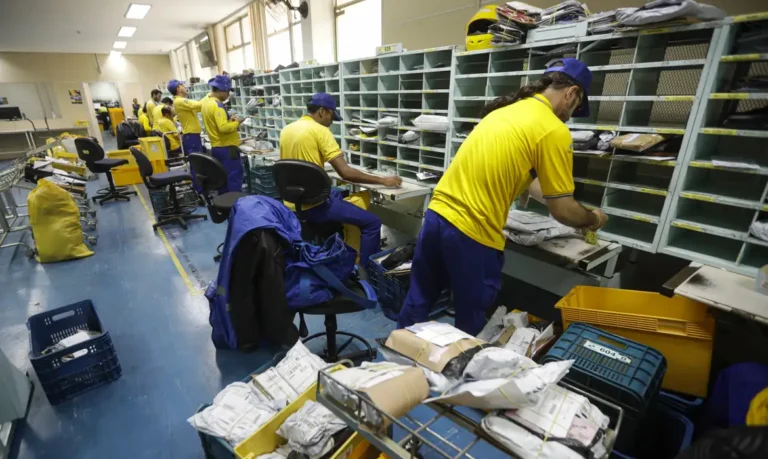 Correios aprovam demissão voluntária e fechamento de agências