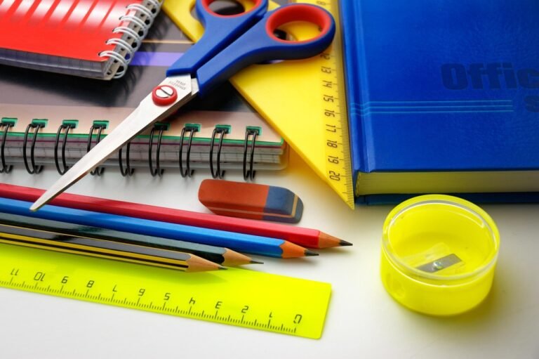 Material escolar para 2026 começa a chegar às lojas
