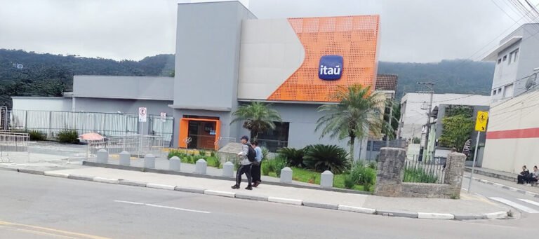 Bancos não abrem no Natal e no Ano Novo; atendimento será reduzido nos dias 24 e 31 