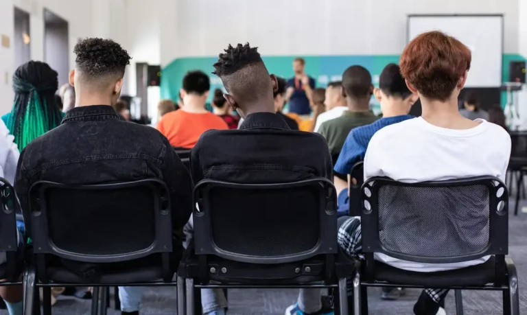Senado aprova política nacional de incentivo à formação de professores 