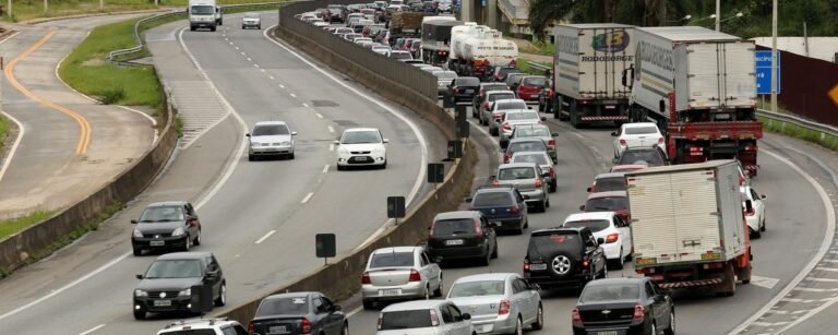 Mais de 1 milhão de veículos devem circular pela Fernão Dias no Carnaval